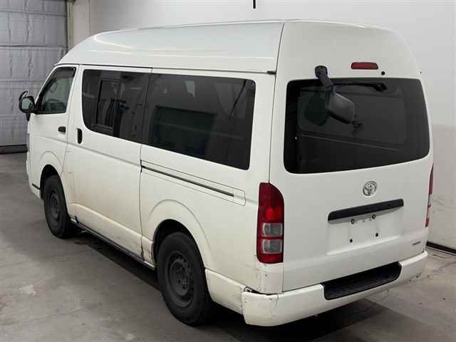 2010 Toyota Hiace DX GLパッケージ auction photo 2