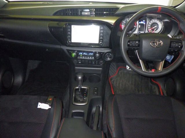 2024 Toyota Hilux Z GR Sport 4WD auction photo 3
