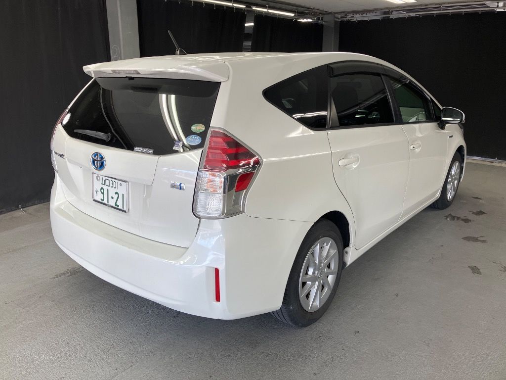 2016 Toyota Prius Alpha S auction photo 4