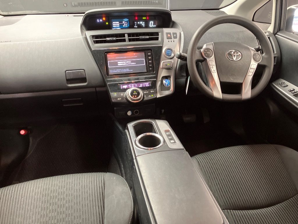 2016 Toyota Prius Alpha S auction photo 3