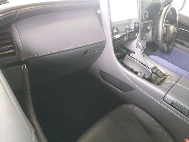 2024 Toyota Alphard Z auction photo 3