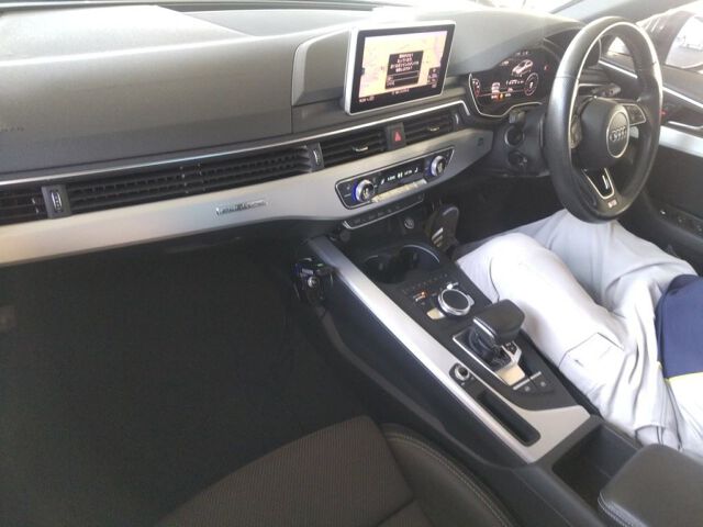 2017 Audi A4 2.0TFSIQスポSラ 4WD auction photo 3