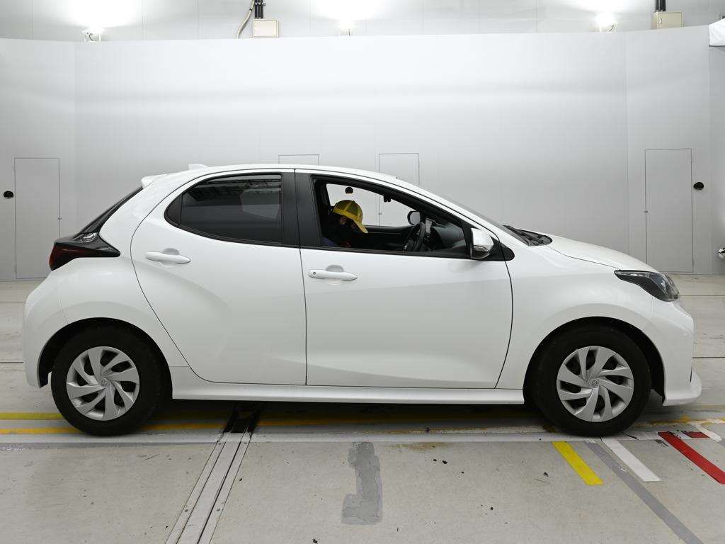 2023 Toyota Yaris X スマートエントリーパッケージ auction photo 3