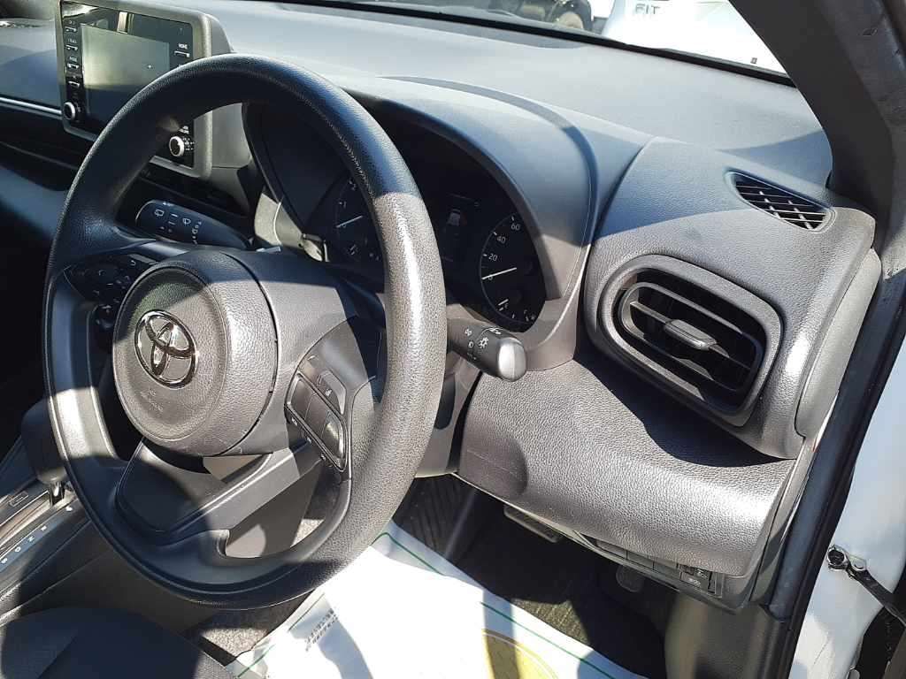 2023 Toyota Yaris X スマートエントリーパッケージ auction photo 9