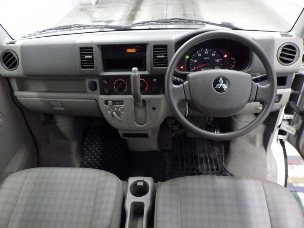 2014 Mitsubishi Minicab M auction photo 3