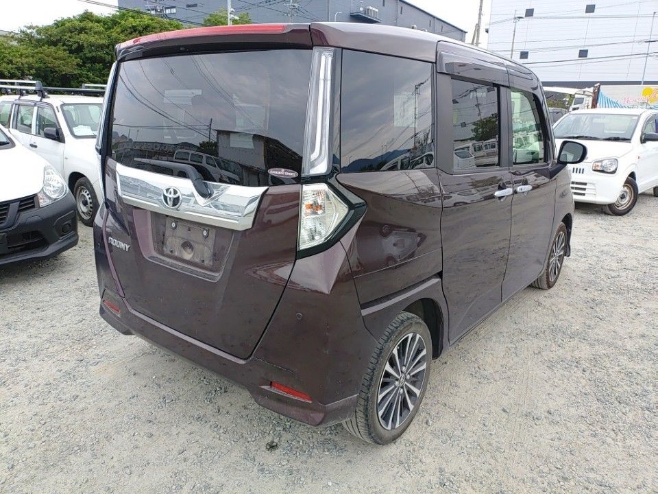 2021 Toyota Roomy auction photo 2