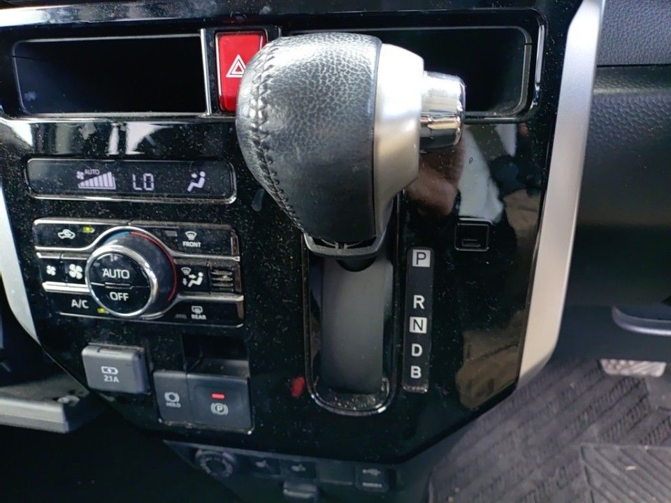 2021 Toyota Roomy auction photo 12