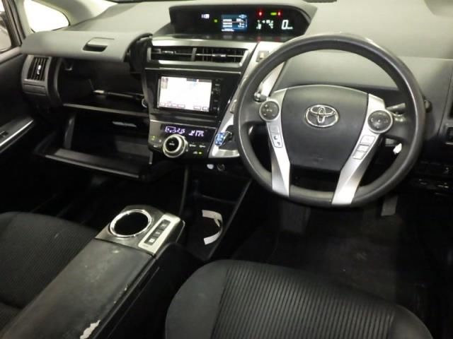 2015 Toyota Prius Alpha S auction photo 3
