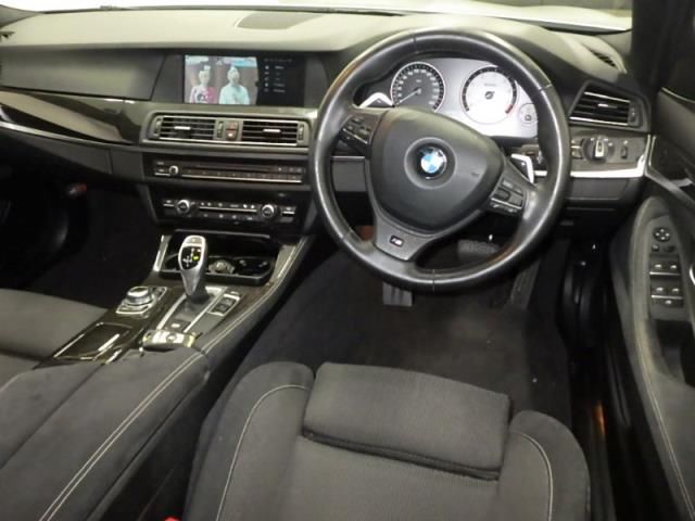 2010 BMW 5 Series 523i Mスポーツ PKG auction photo 3