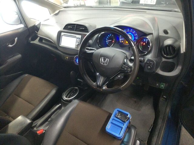2012 Honda Fit Shuttle HV Smart Selection auction photo 3