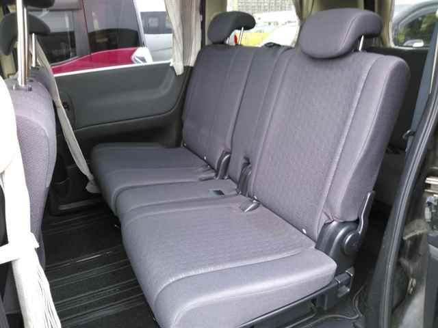 2005 Nissan Serena 20S auction photo 9