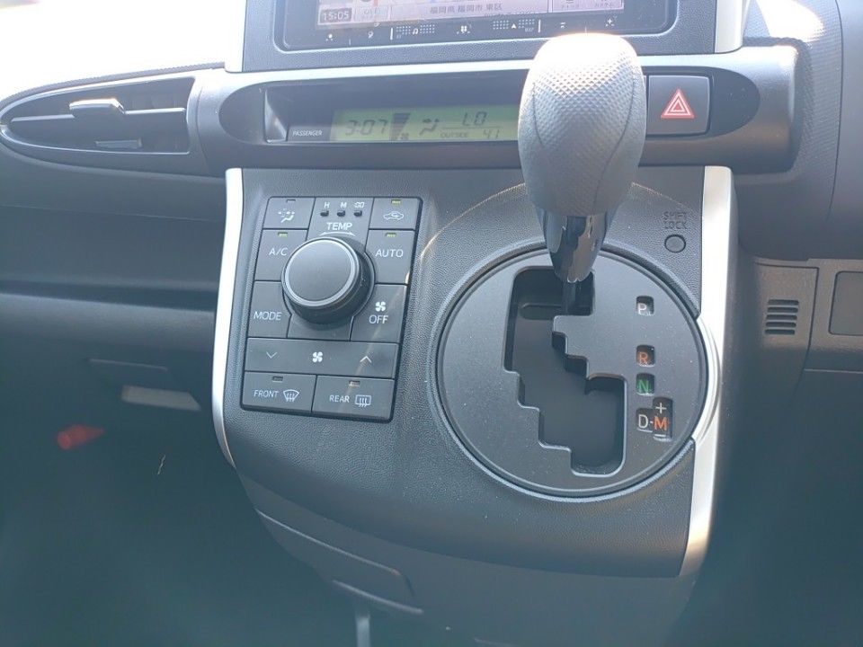 2017 Toyota Wish auction photo 12