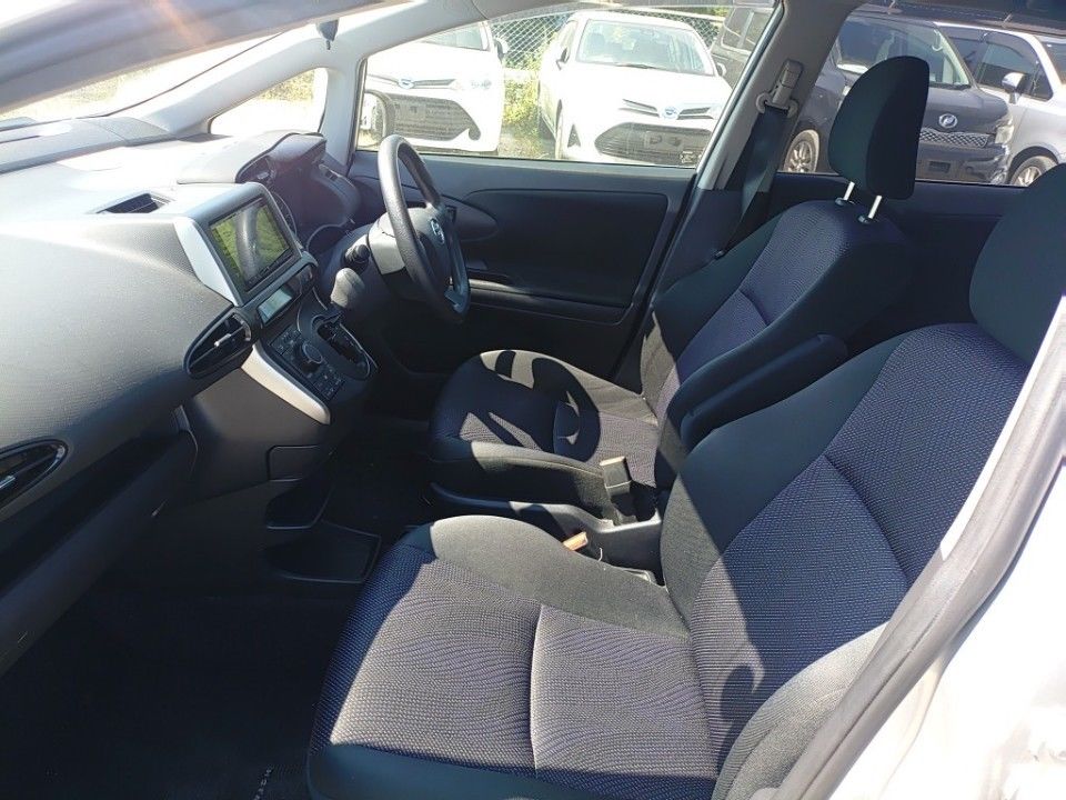 2017 Toyota Wish auction photo 16
