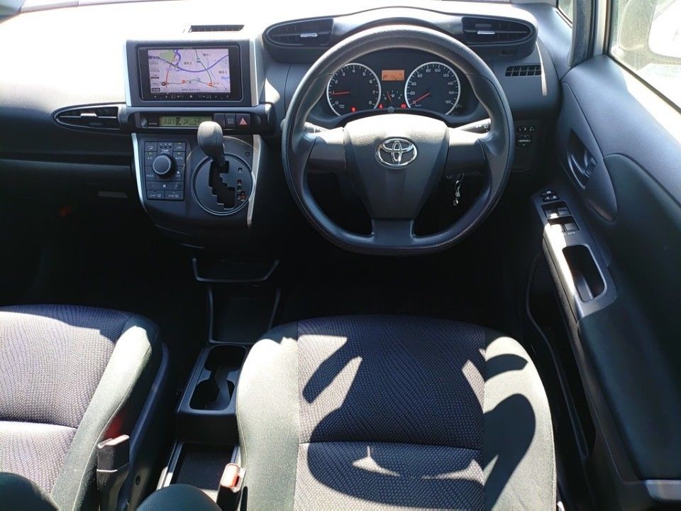 2017 Toyota Wish auction photo 3
