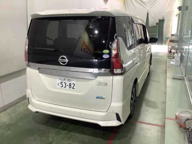 2017 Nissan Serena 4WD Highway Star auction photo 2