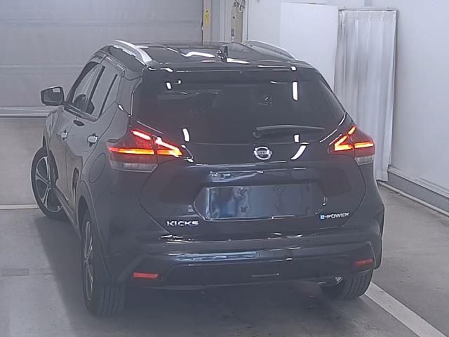 2022 Nissan Kicks X Two-Tone Interior Ed auction photo 2