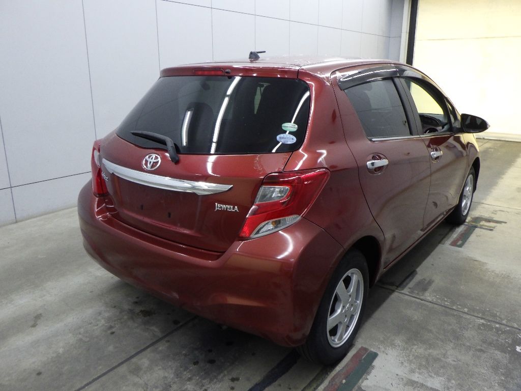 2015 Toyota ヴィッツ 5HB ジュエラスマートストップパッケージ auction photo 2