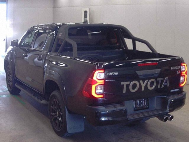 2023 Toyota Hilux Z GRスポーツ 4WD auction photo 2