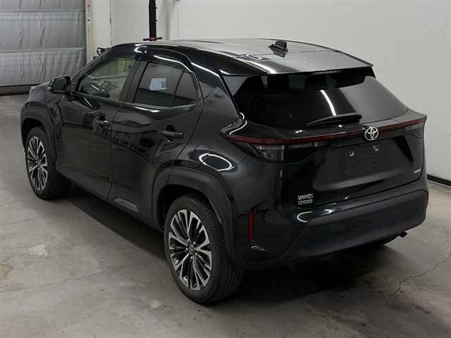 2022 Toyota Yaris Cross Z 4WD auction photo 2