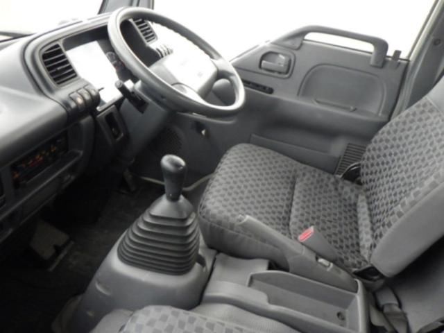2004 Isuzu Elf Furukawa 3-stage Unic crane auction photo 3