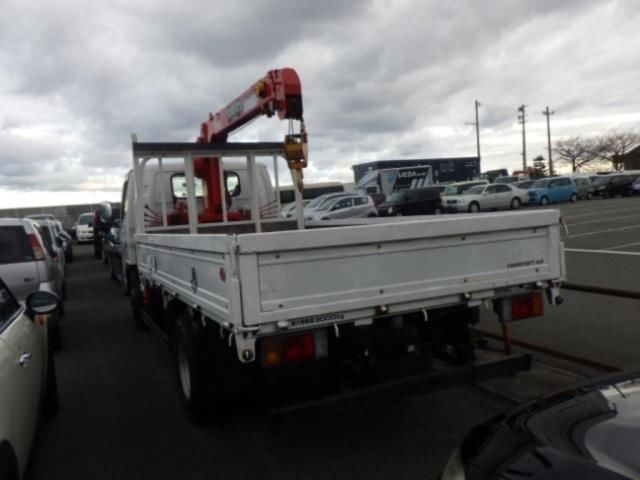 2004 Isuzu Elf Furukawa 3-stage Unic crane auction photo 2