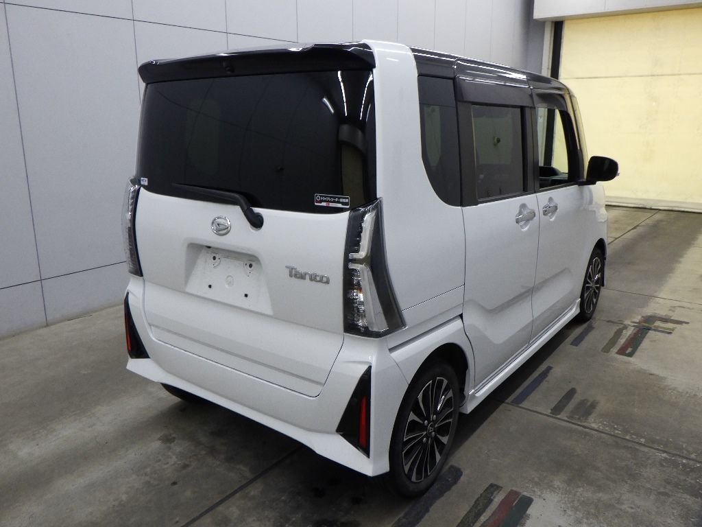 2023 Daihatsu Tanto Custom RS auction photo 2