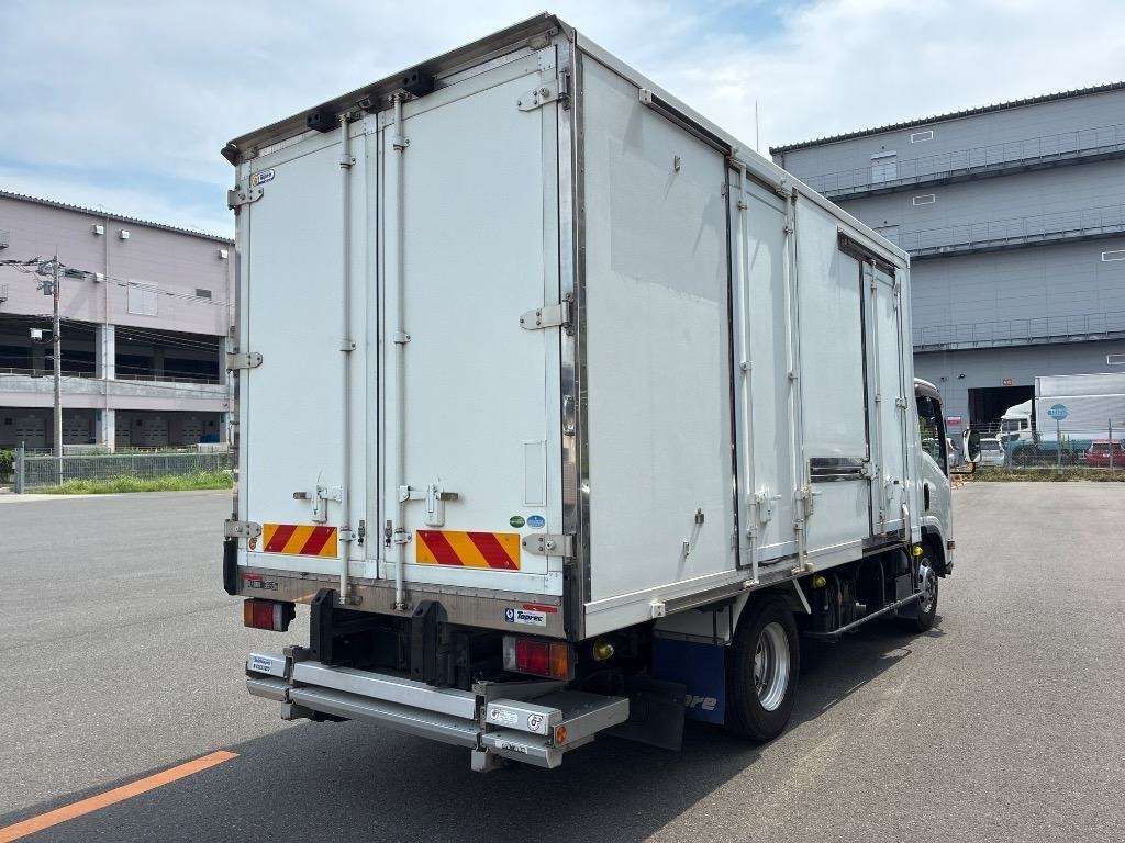 2017 Isuzu Elf Reizoureitousha auction photo 2
