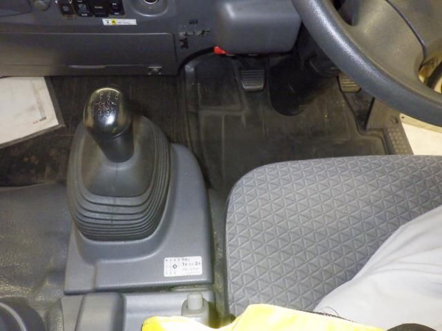 2020 Isuzu Elf Van auction photo 8