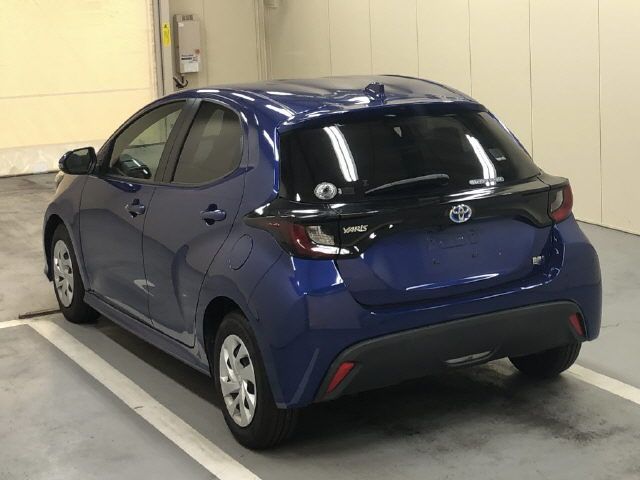 2021 Toyota Yaris HV X auction photo 2