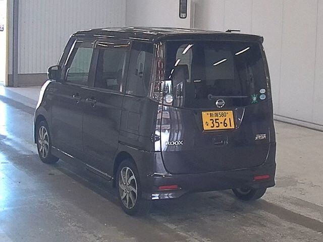 2010 Nissan Roox ハイウェイスター auction photo 2