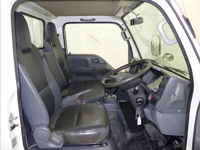 2019 Isuzu Elf Flatbed auction photo 5