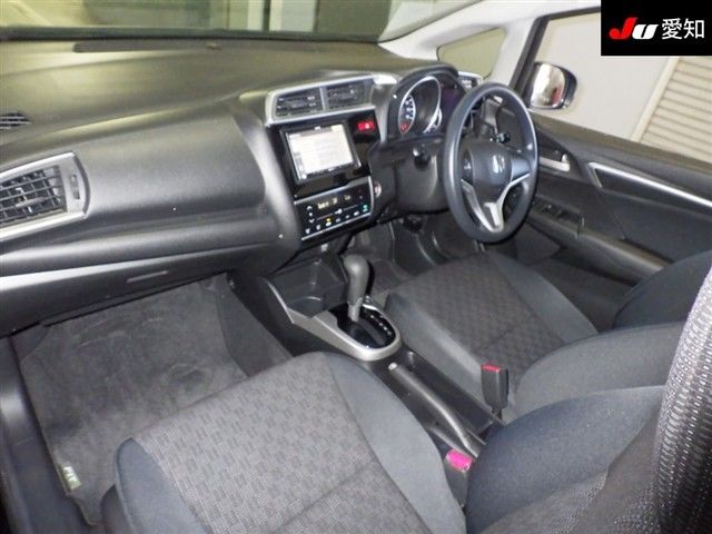 2016 Honda Fit 13G Fパッケージ auction photo 3