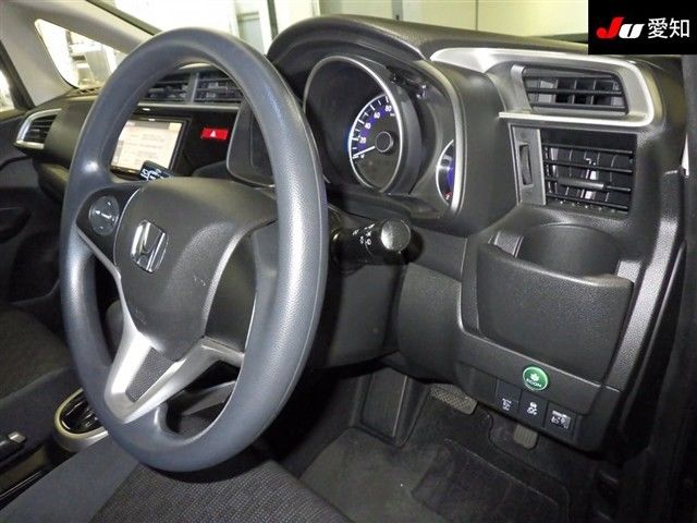 2016 Honda Fit 13G Fパッケージ auction photo 5