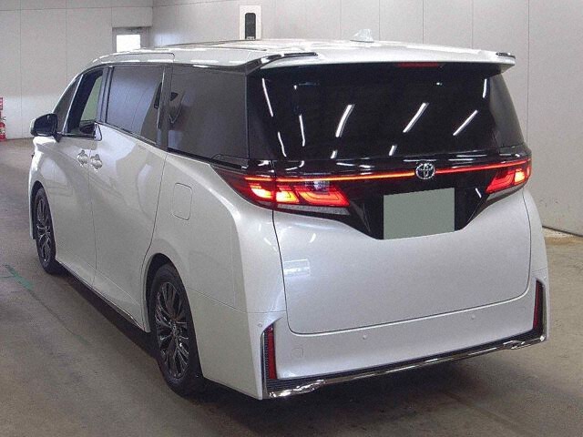 2024 Toyota Vellfire Z Premier auction photo 2