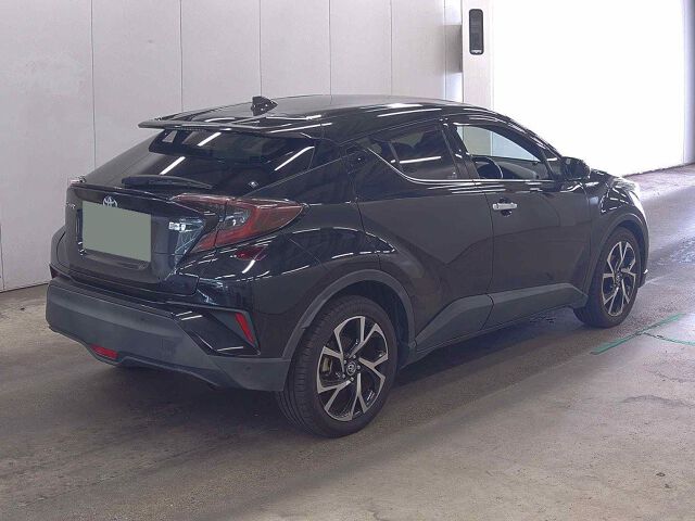2017 Toyota C-HR G LED Edition auction photo 5