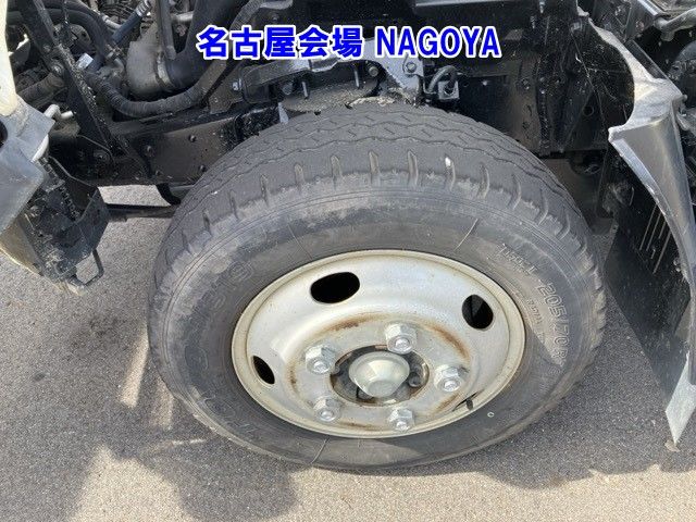2012 Isuzu Elf dump auction photo 9
