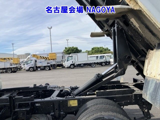 2012 Isuzu Elf dump auction photo 20