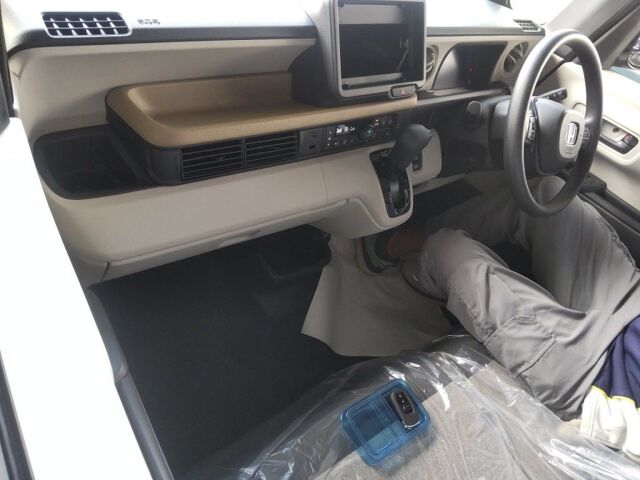 2026 Honda N-BOX Base grade 4WD auction photo 3