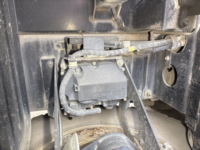 2013 Isuzu Giga dump auction photo 10
