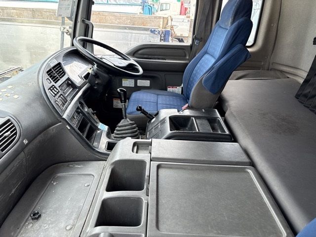 2013 Isuzu Giga dump auction photo 5