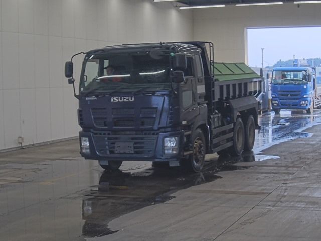 2013 Isuzu Giga dump Japan auction vehicle