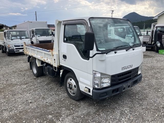 Japan Auction Vehicles 13 2018 Isuzu Elf dump auction photo