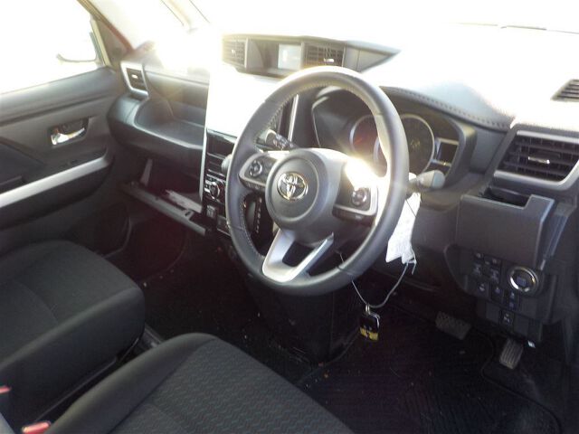 2023 Toyota Roomy auction photo 3