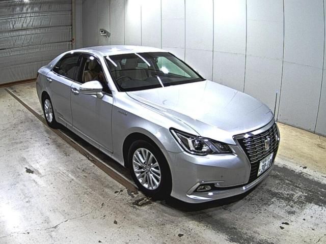 2016 Toyota Crown ロイヤルサルーン Japan auction vehicle