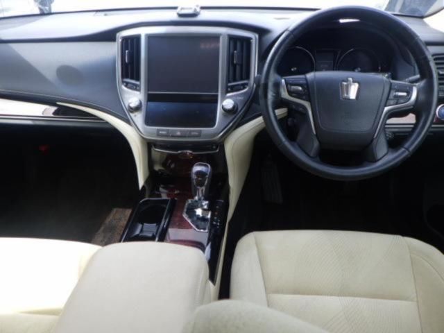 2016 Toyota Crown ロイヤルサルーン auction photo 3