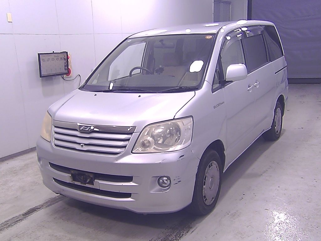 2004 Toyota Noah X Elceo Edition auction photo 4