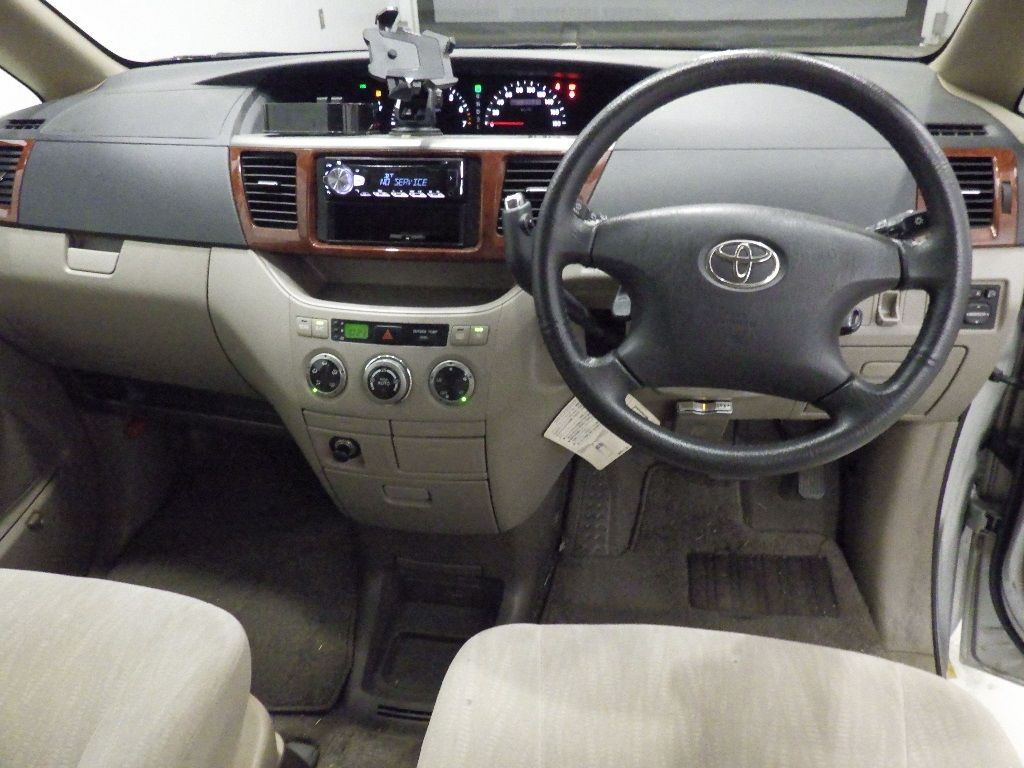 2004 Toyota Noah X Elceo Edition auction photo 3