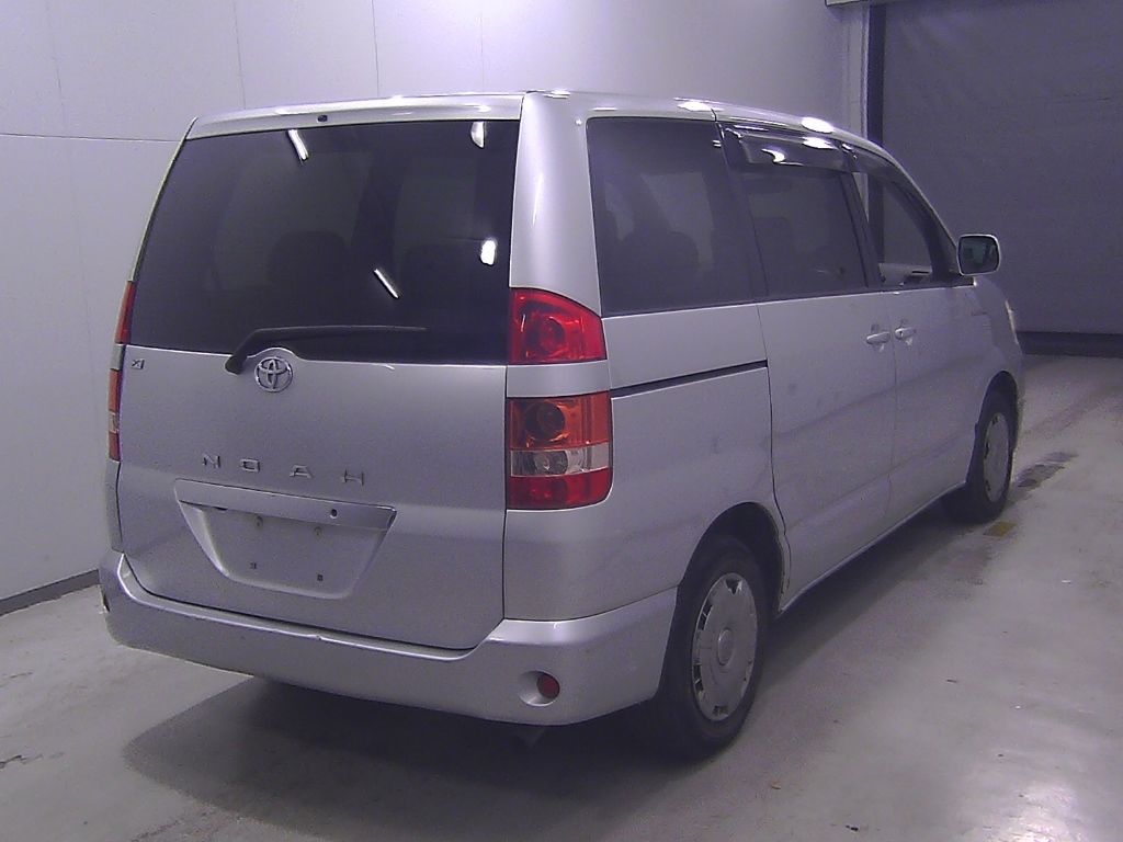 2004 Toyota Noah X Elceo Edition auction photo 2