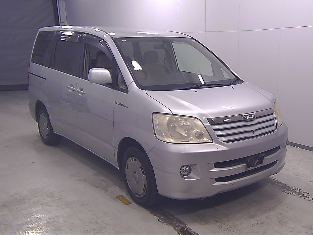 Japan Auction Vehicles 7 2004 Toyota Noah X Elceo Edition auction photo