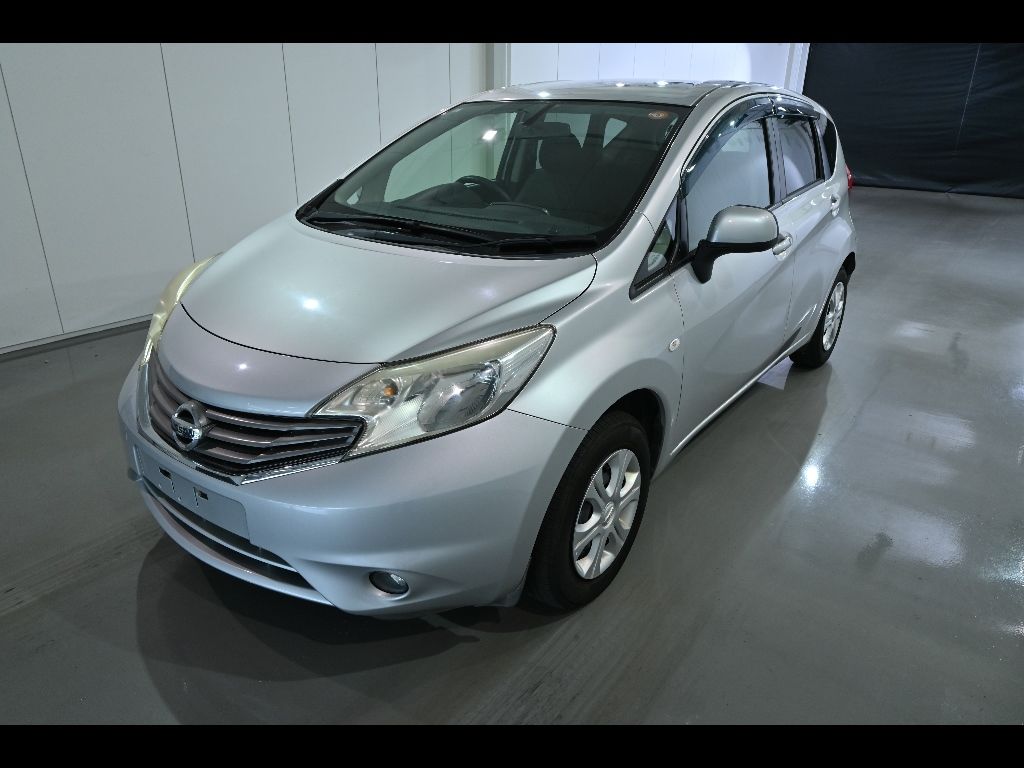 2013 Nissan ノート HB X DIG-S auction photo 4